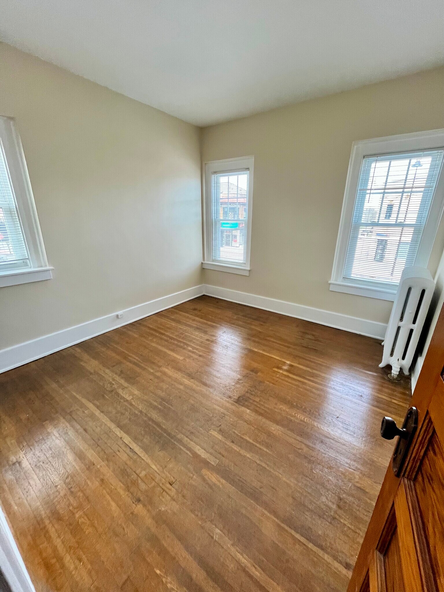 Building Photo - 1451 Hertel Ave