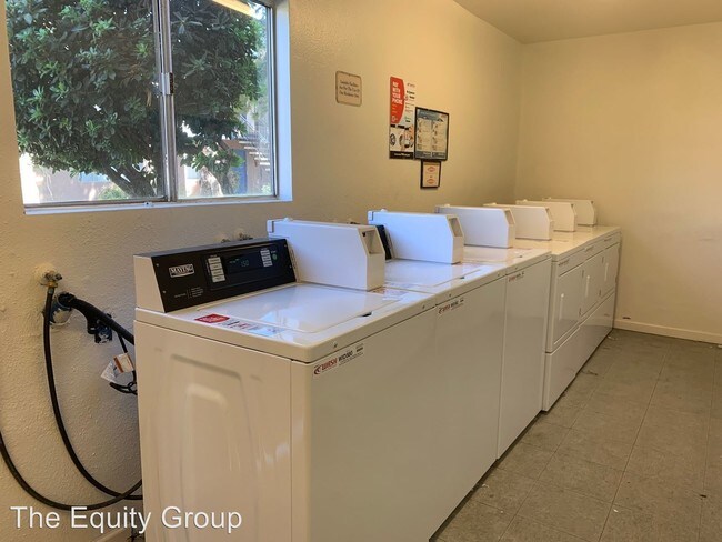 Building Photo - 615 S Demaree St