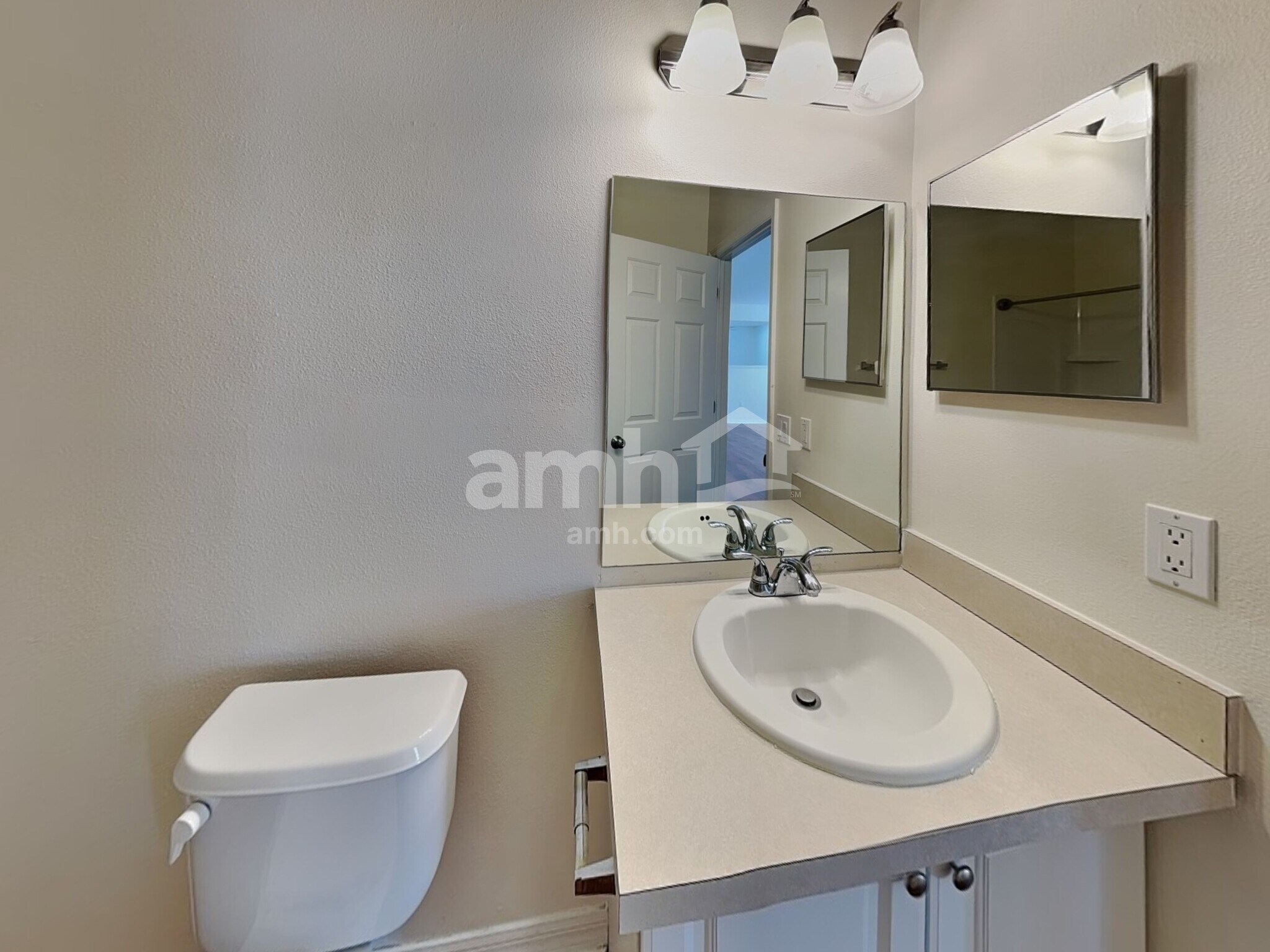 Building Photo - 19554 Timberbluff Dr