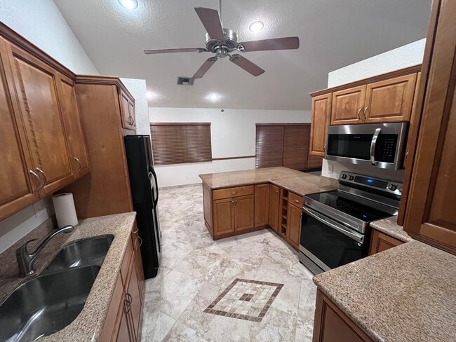 Building Photo - 1321 SW 129th Way