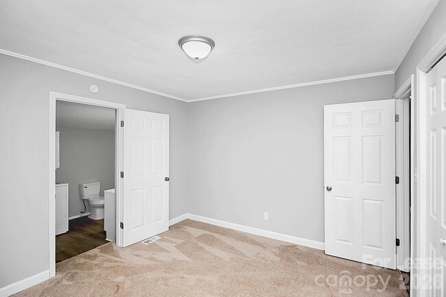 Building Photo - 1017 McLain Rd