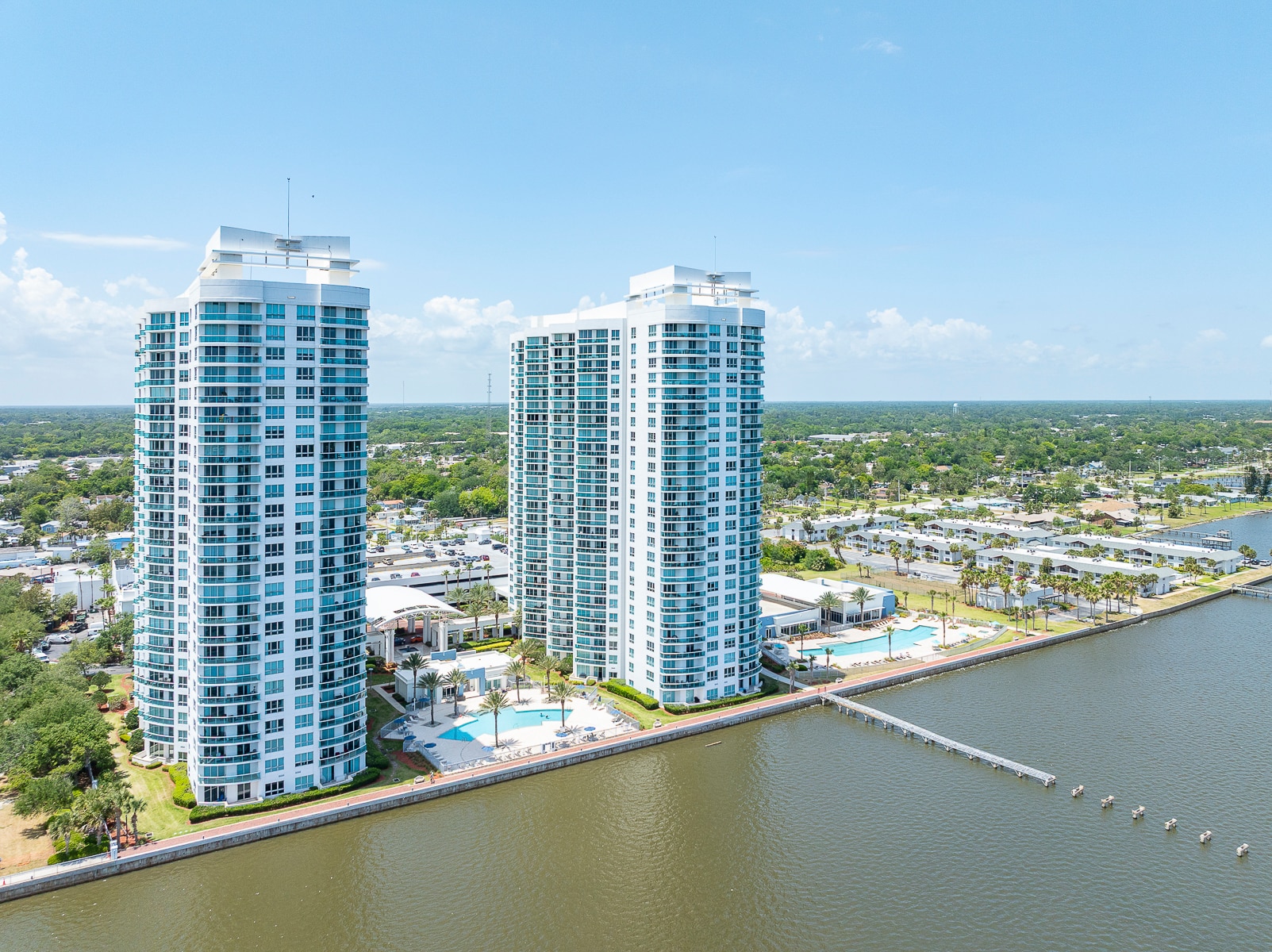 Building Photo - 231 Riverside Dr