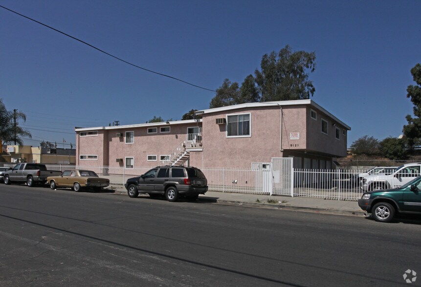Building Photo - 9121 Orion Ave