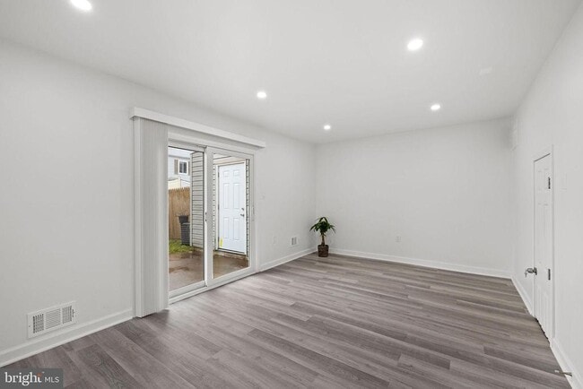 Building Photo - 8157 Community Dr