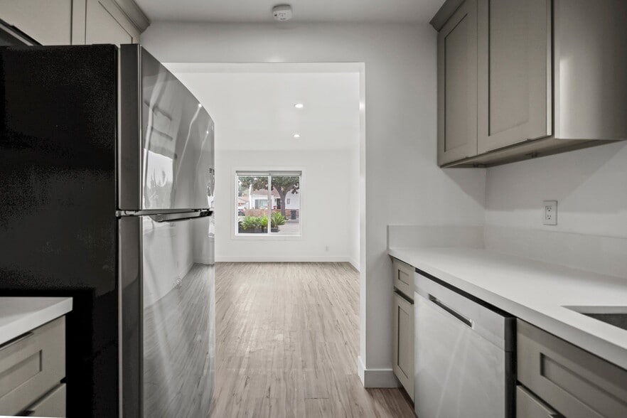 Building Photo - 1101 N Flower St