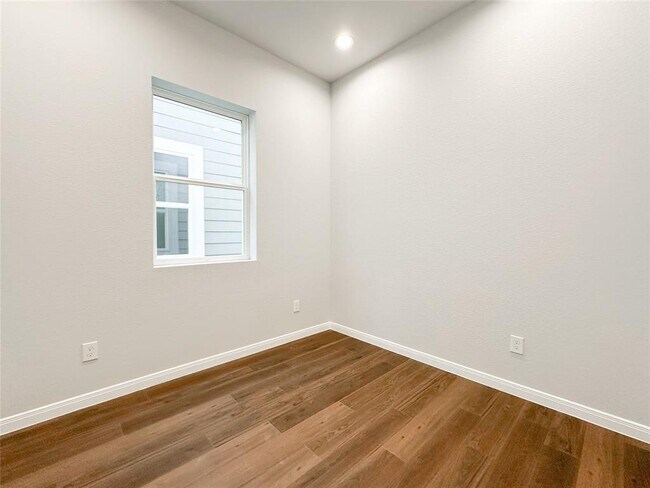 Building Photo - 18813 Luminescent Ln