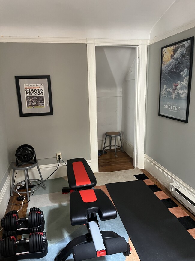 Building Photo - 19 Sharon St