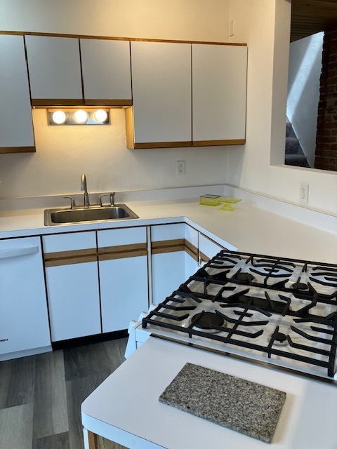 Modern appliances - 916 N Church St