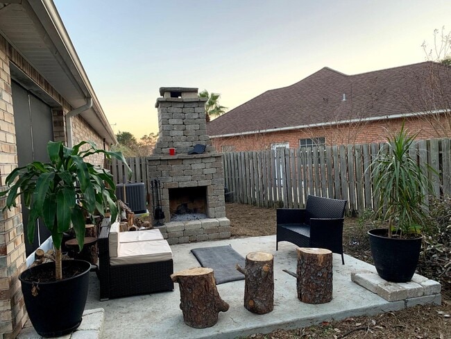 Building Photo - 7194 Blue Jack Dr