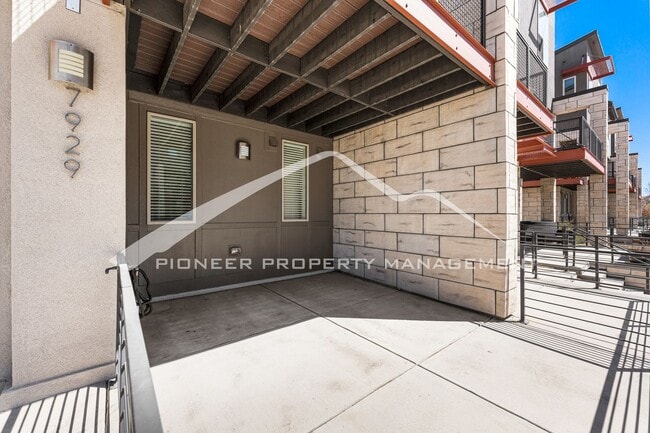 Building Photo - Beautiful Townhome with 2 Car Garage and Central A/C