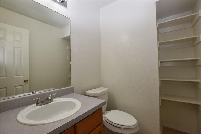 Building Photo - 921 Sagewood Trail