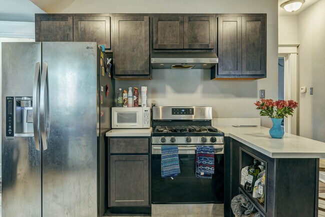 Building Photo - 6415 Cates Ave