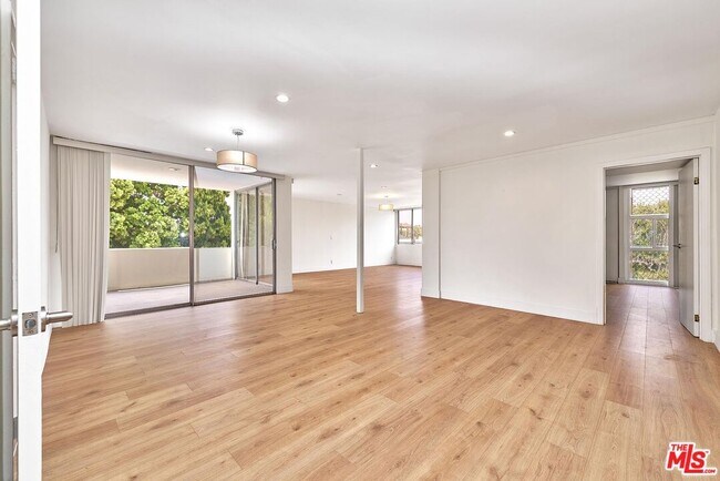 Building Photo - 9221 Charleville Blvd