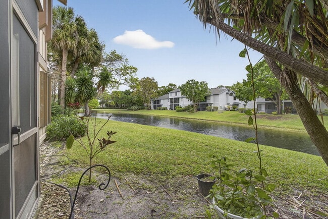 Building Photo - 500 Crosswinds Dr