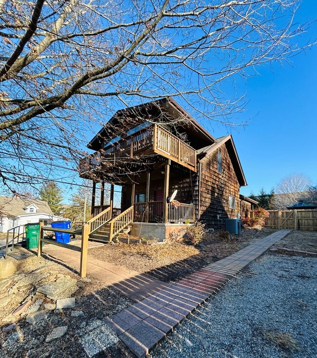 Primary Photo - Beautiful Bungalow Home Located in Blacksburg