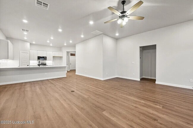 Building Photo - 10704 Beaufort Ave