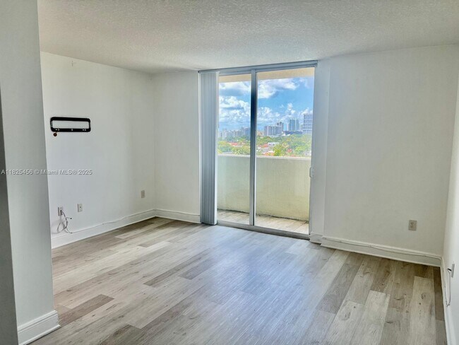 Building Photo - 3000 Coral Wy