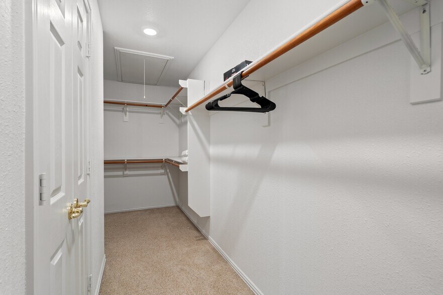 Building Photo - 107 Loda Ct