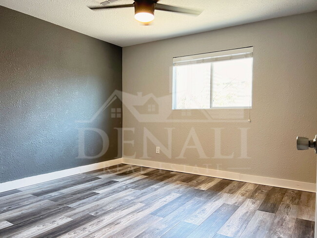 Building Photo - 2726 E Willetta St