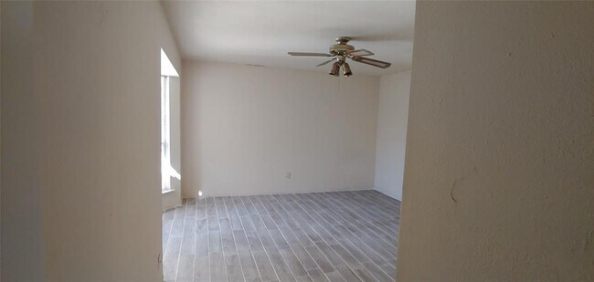 Building Photo - 10822 Lynbrook Dr