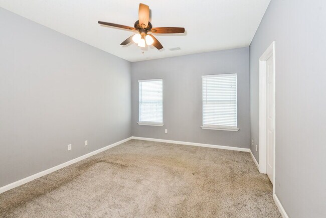 Building Photo - 9918 White Poplar Dr