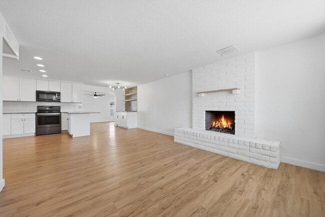 Building Photo - 3540 E Voltaire Dr