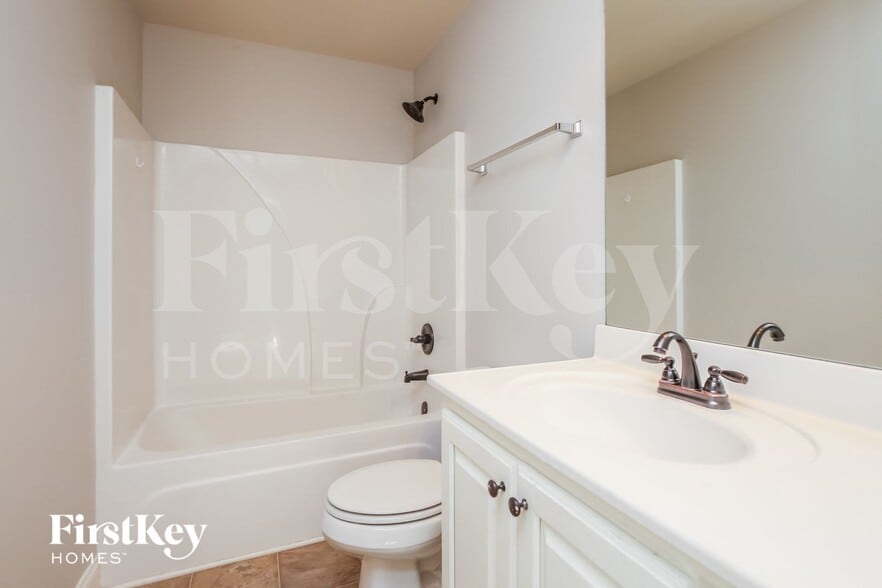 Building Photo - 250 Porter Pl