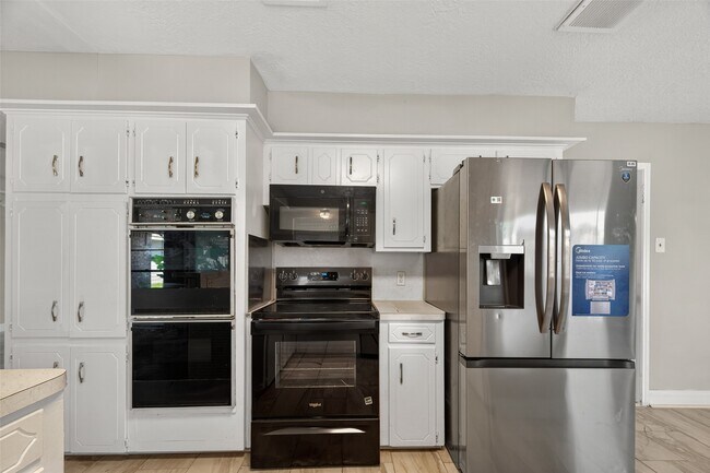 Building Photo - 11447 Kirkvalley Dr