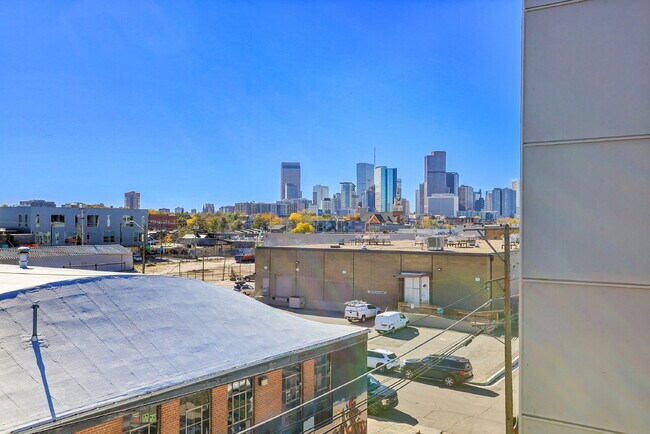 Building Photo - $3,100.00 - 2 Bedrooms, 2.2 Bathrooms, Townhouse in Denver with Roof Deck!