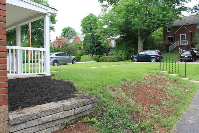 Building Photo - 272 Barclay Ave