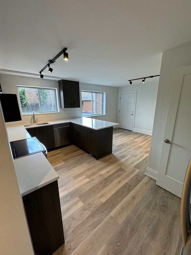 Large Island - 603 S McKinley Ave