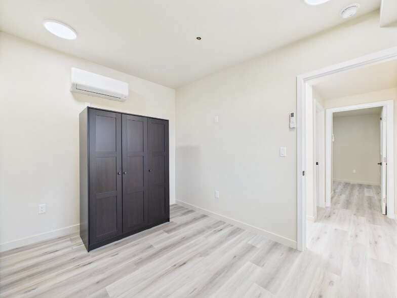 Building Photo - 8453 Langdon Ave