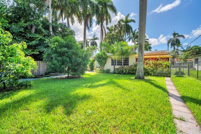 Building Photo - Beautiful home in quiet neighborhood