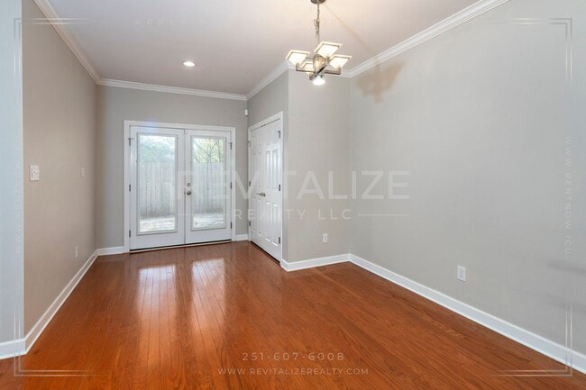 Building Photo - 3 Bed 3 Bath Townhome in West Mobile