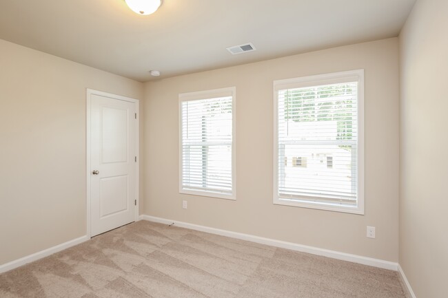 Building Photo - 3421 Sugarberry Dr