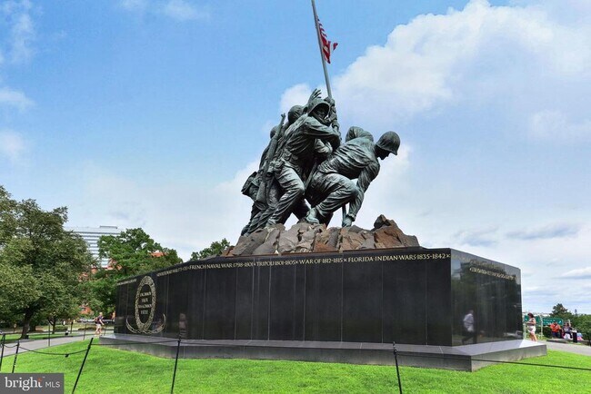 Building Photo - 1527 16th Rd N