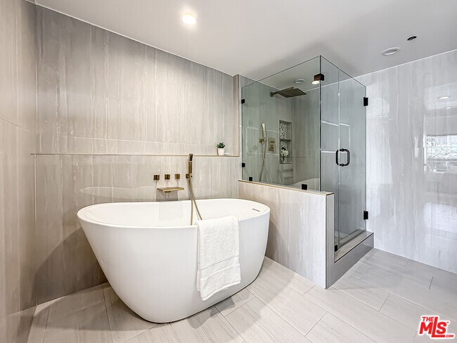 Building Photo - 1133 5th St