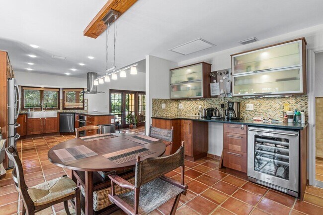 Building Photo - 2598 NW 27th St