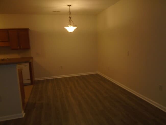 Building Photo - 635 Marshtree Ln