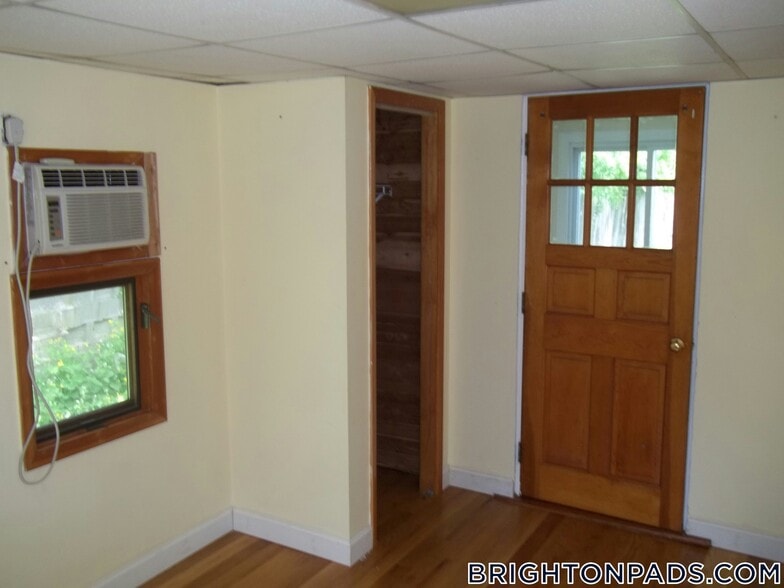 Building Photo - 191 Kenrick St