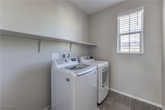 Building Photo - 10260 Bark Pine Ct