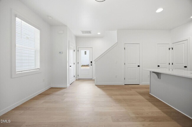Building Photo - 2815 Wilcox Pl
