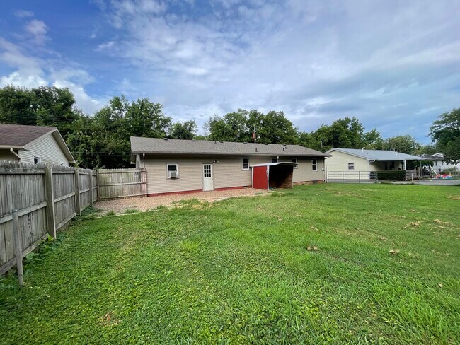Building Photo - 114 Pardue Ln
