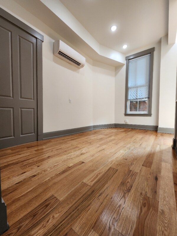 Building Photo - 1725 Elm St