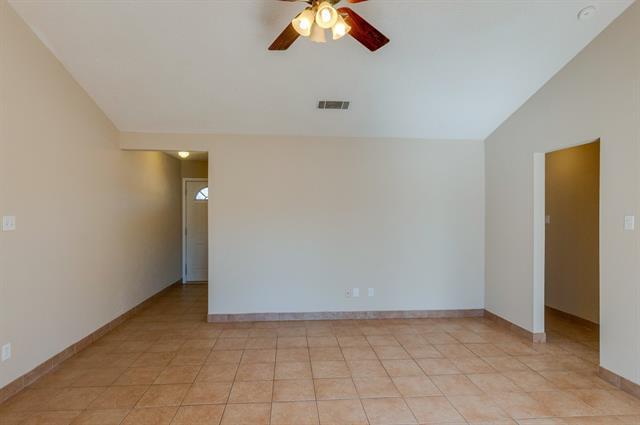 Building Photo - 611 Johns Dr