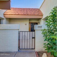 Building Photo - 2433 W Eugie Ave