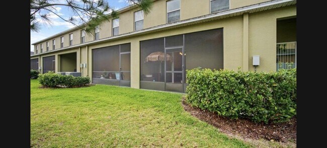 Building Photo - Town House 3/2.5 in Riverview