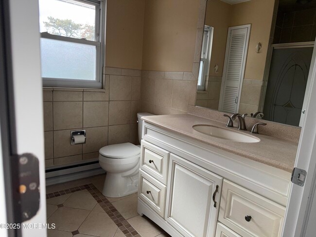 Building Photo - 664D Plymouth Dr