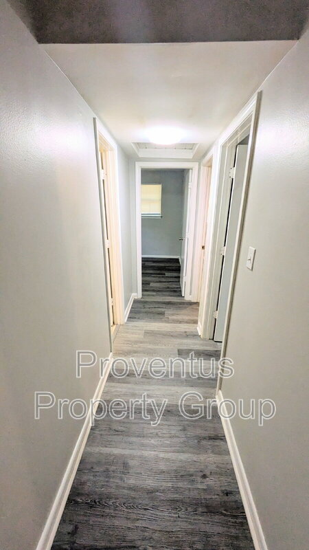 Building Photo - 4527 Versailles Dr