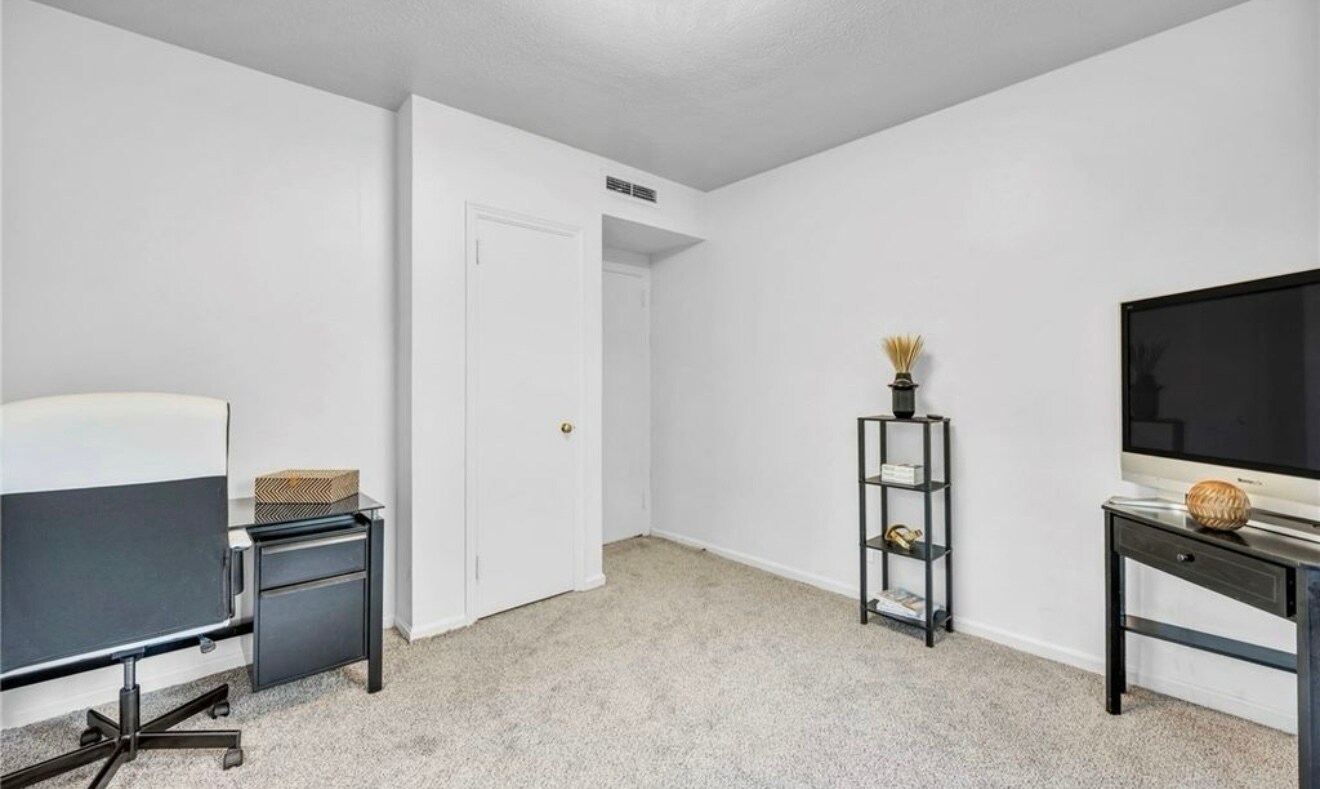 Building Photo - 15825 Van Aken Blvd